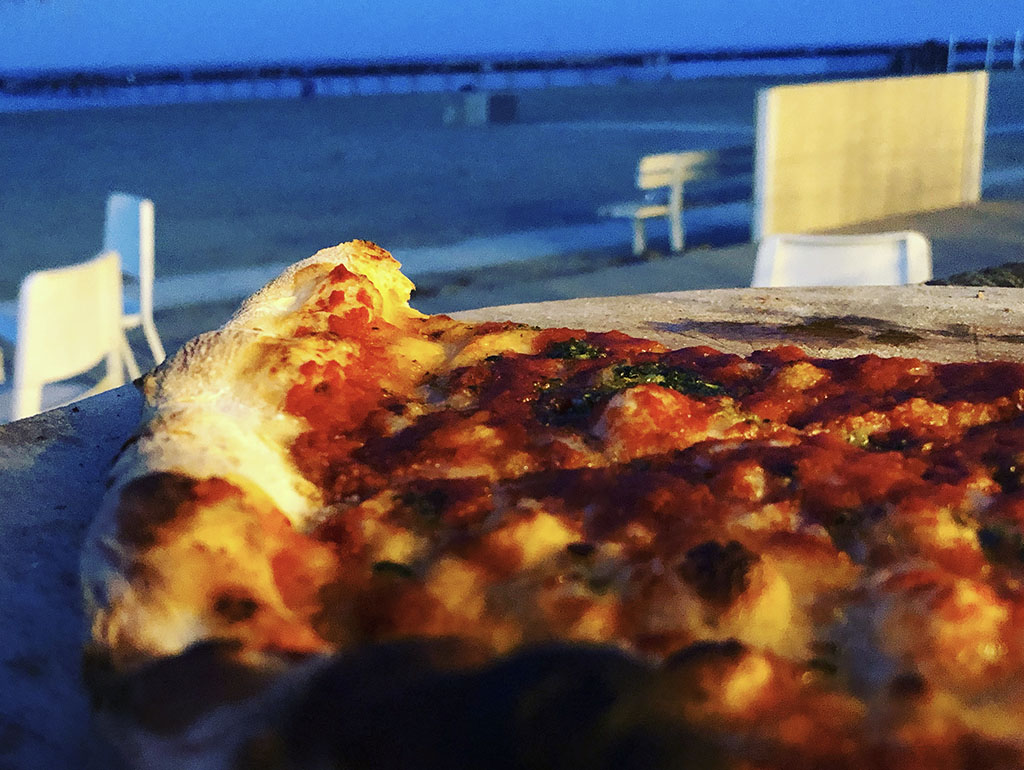 pizza sulla spiaggia di viserbella