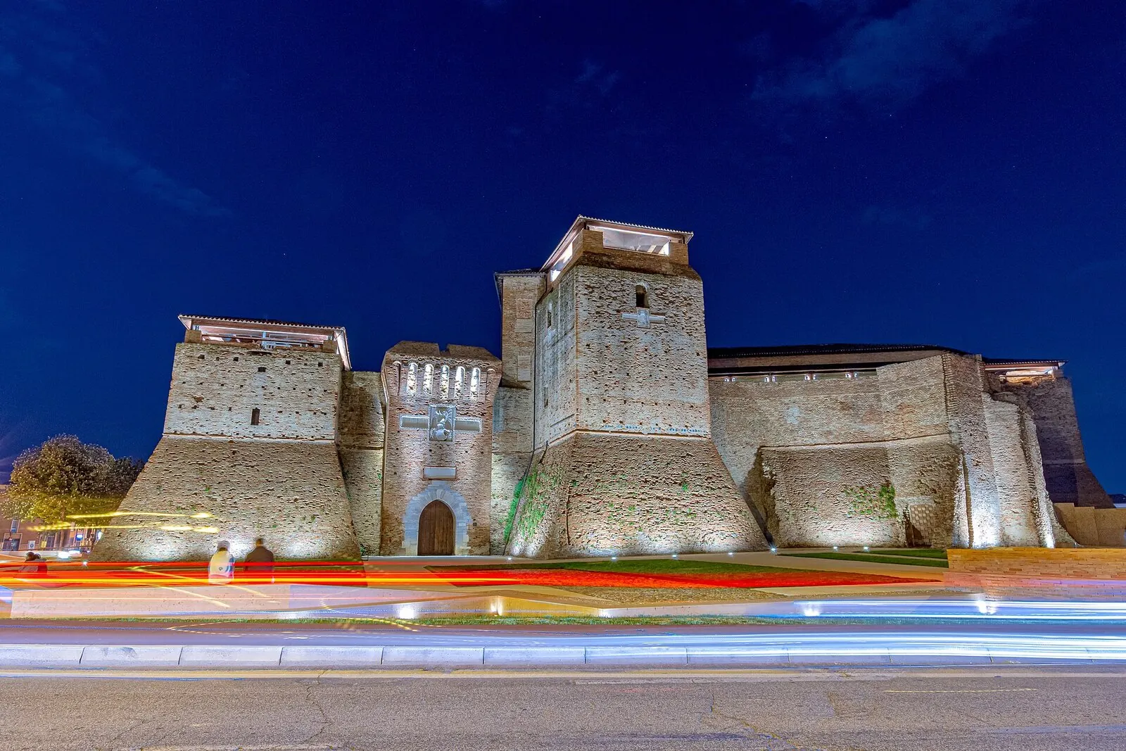 Castel Sismondo illuminato di sera