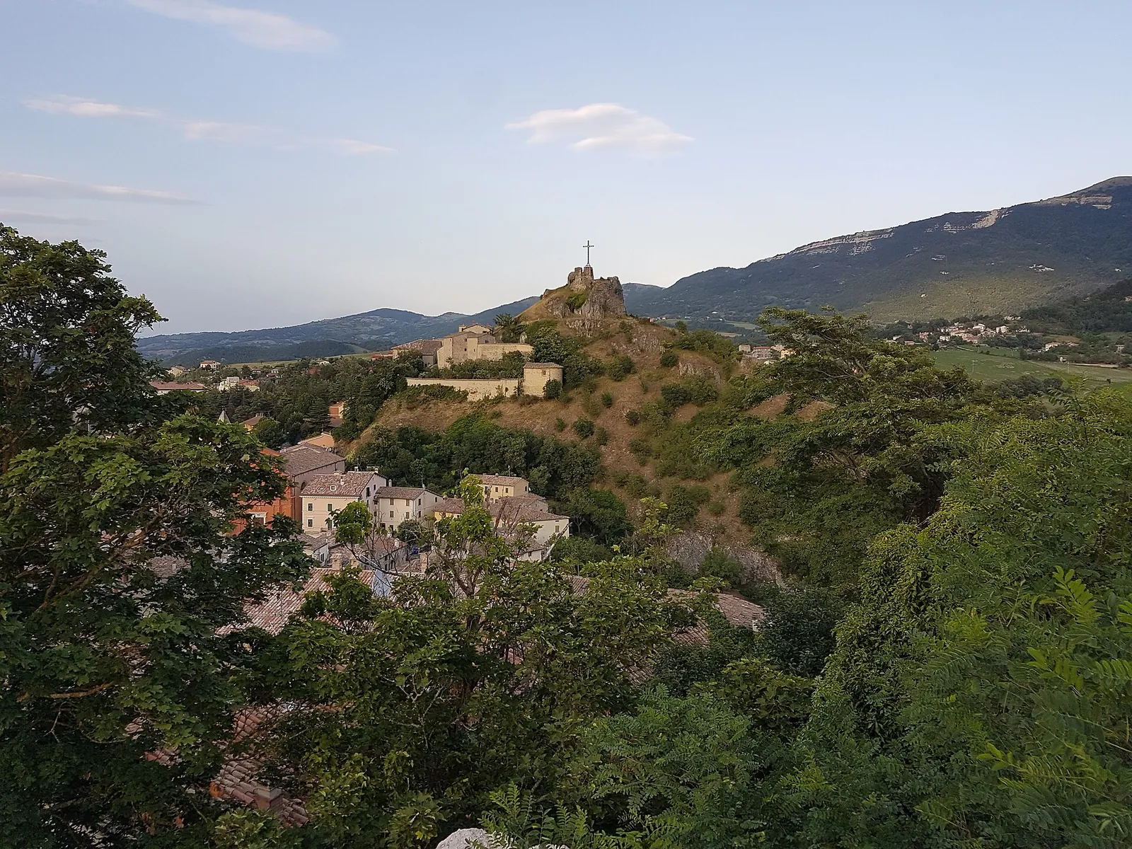 La Rupe di Pennabilli vista dal Roccione.