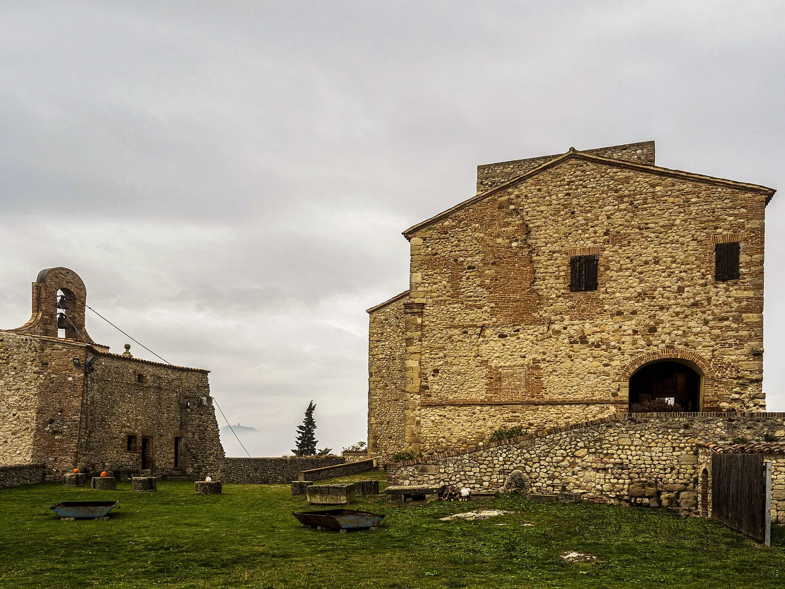 Il cortile interno della Rocca Malatestiana di Verucchio