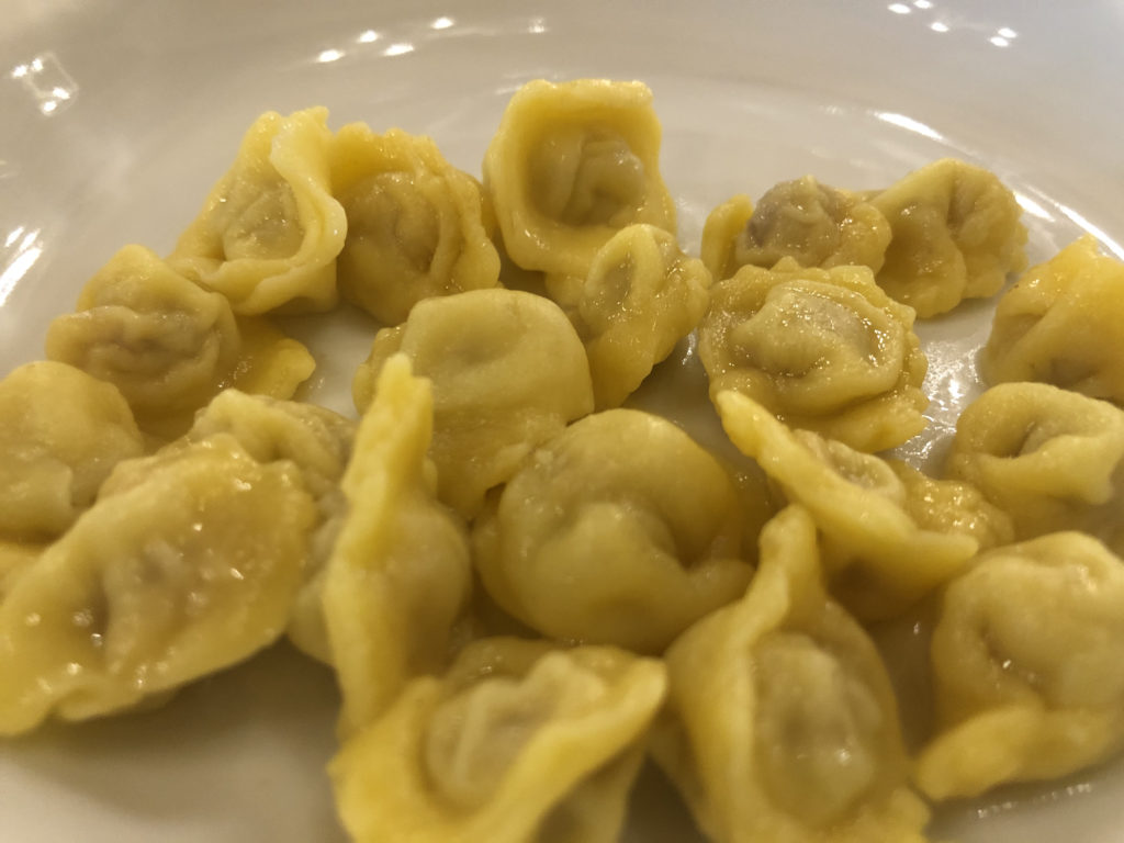 cappelletti in brodo specialità romagnola