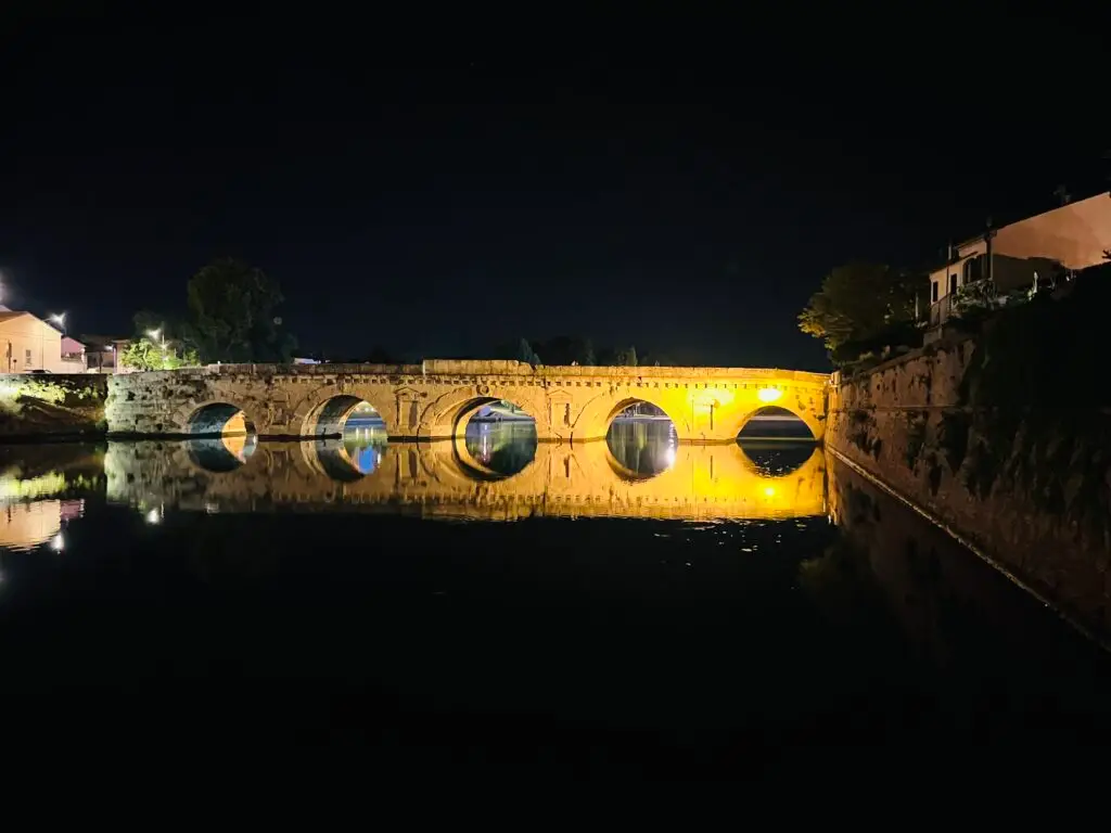 ponte di tiberio di rimini