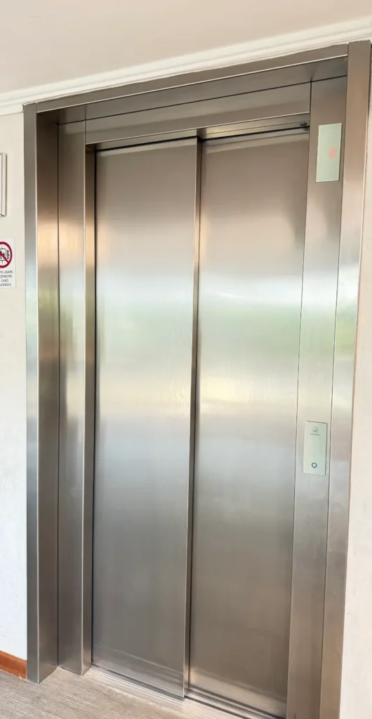Porte automatiche in acciaio dell'ascensore dell'Hotel Viking con indicatore del piano